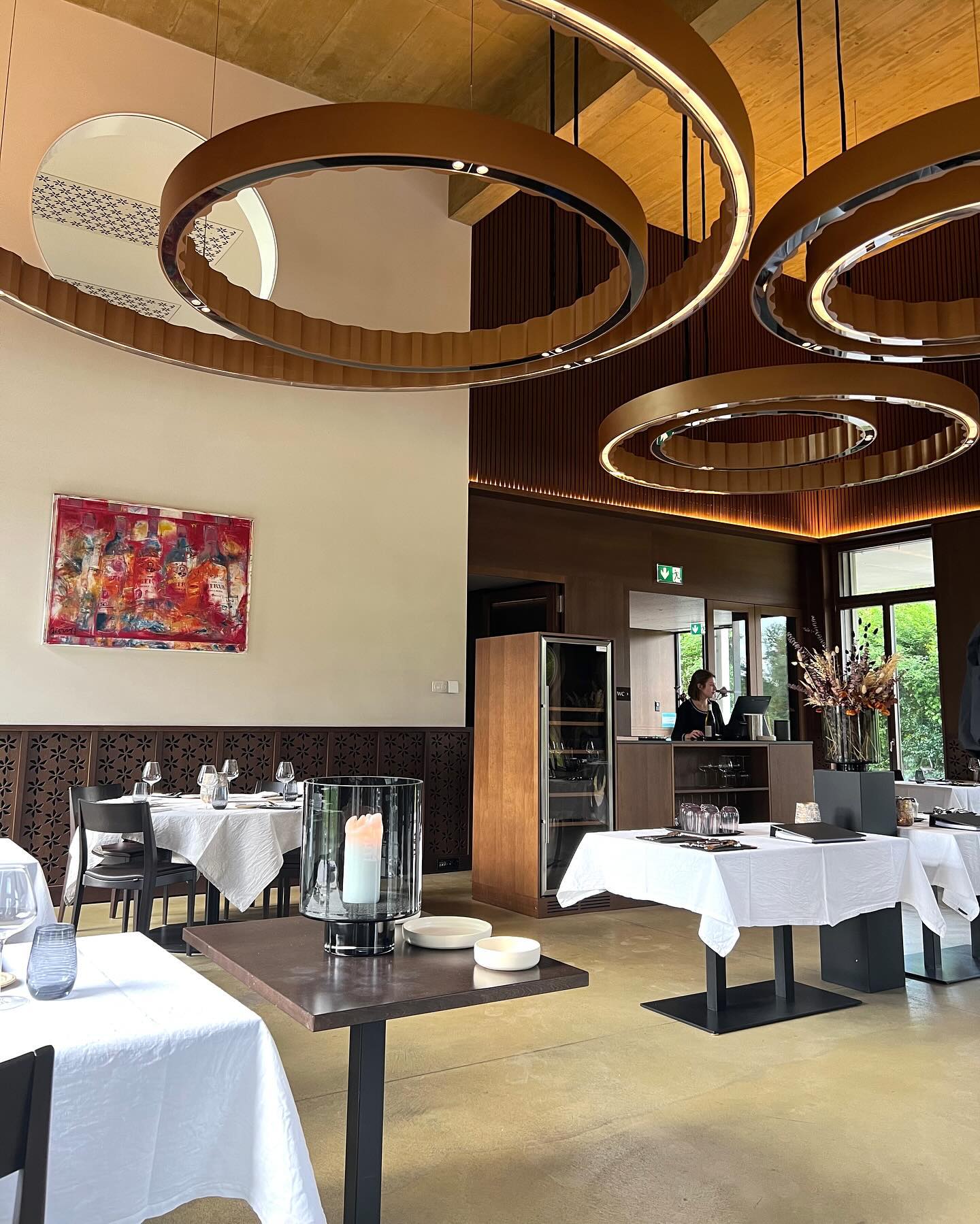 Restaurant Fahr is a 25km/30min drive from the Zurich city center. Nestled in a green valley right next to the river Reu